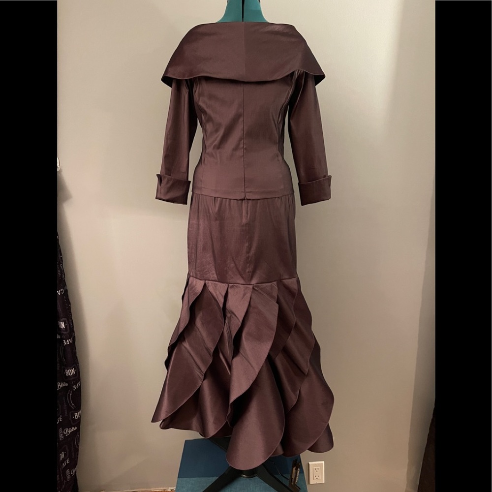 Stunning 2 pc Floor Length Formalwear - Picture 3 of 15